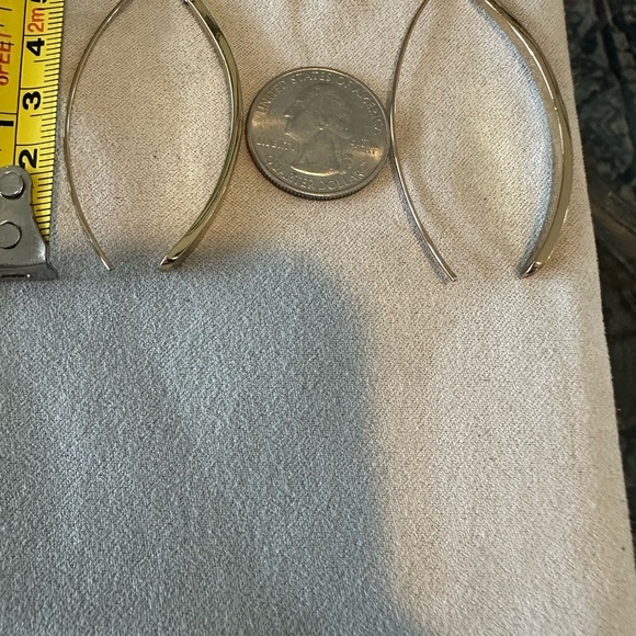 Women’s Fashion Jewelry costume Gold color Dangle Earrings - Picture 3 of 3